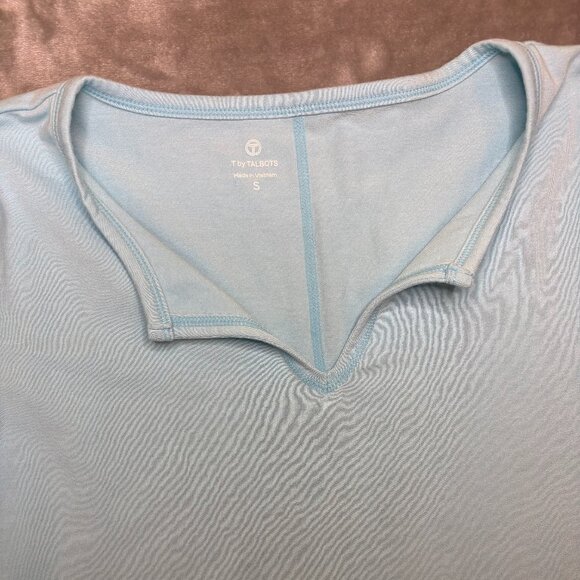 Talbots Womens Short Sleeve Split V Neck Top Sz Small Blue Spring Easter Casual - Picture 2 of 6